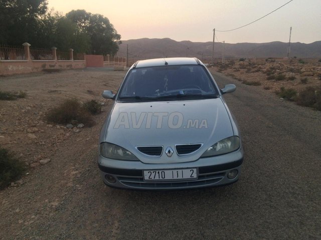 Voiture Renault Megane 2000 à guelmim Essence - 9 chevaux