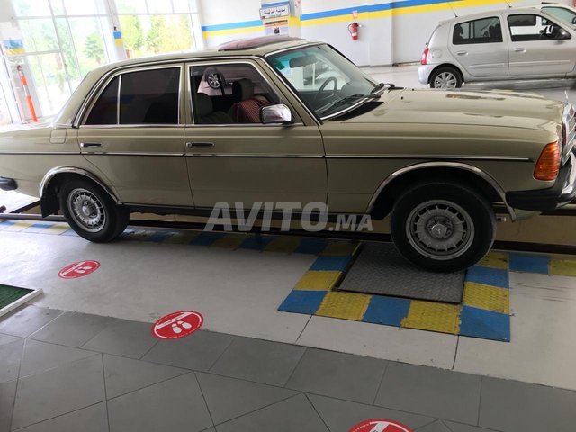 Voiture Mercedes benz 220 1983 à tanger Diesel - 10 chevaux