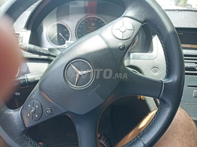 Voiture Mercedes benz 220 2007 à taza Diesel - 9 chevaux
