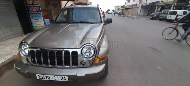 Voiture Jeep Cherokee 2006 à fès Diesel - 11 chevaux