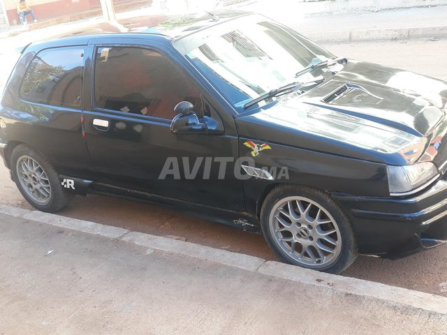 Voiture Renault Clio 1991 à taza Essence - 10 chevaux