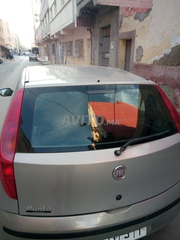 Voiture Fiat Punto 2011 à driouch Essence - 7 chevaux