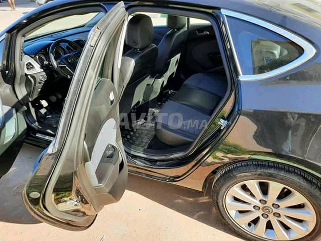 Voiture Opel Astra 2014 à béni-mellal Diesel - 6 chevaux