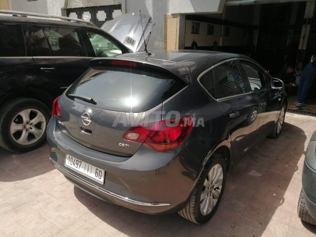 Voiture Opel Astra 2013 à salé Diesel - 7 chevaux
