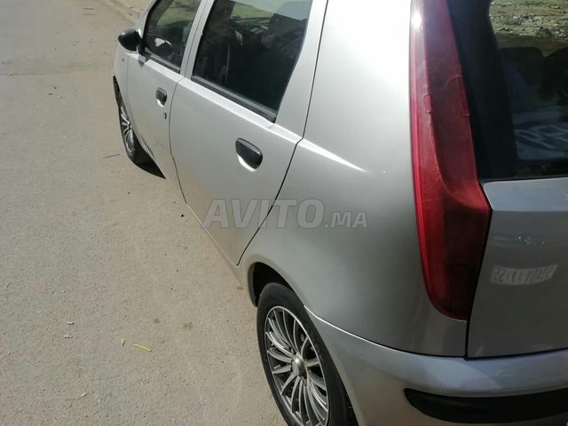 Voiture Fiat Punto 2000 au Maroc Essence - 7 chevaux