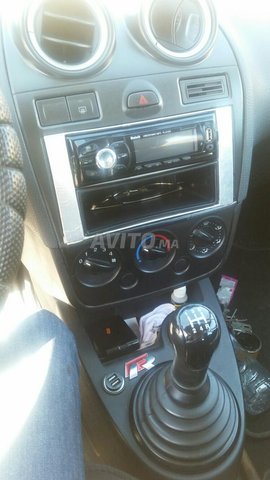 Voiture Ford Fiesta 2006 au Maroc Essence - 7 chevaux