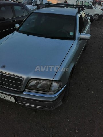 Voiture Mercedes benz 220 1999 au Maroc Diesel - 10 chevaux