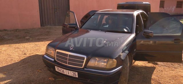 Voiture Mercedes benz 220 1995 au Maroc Diesel - 8 chevaux