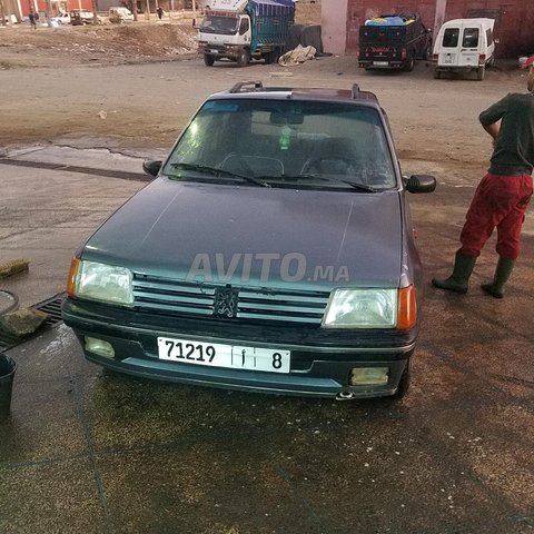 Voiture Peugeot 205 1987 au Maroc Essence - 7 chevaux