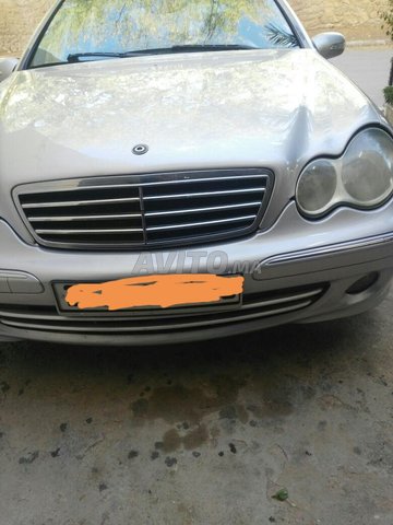 Voiture Mercedes benz 220 2005 au Maroc Diesel - 8 chevaux