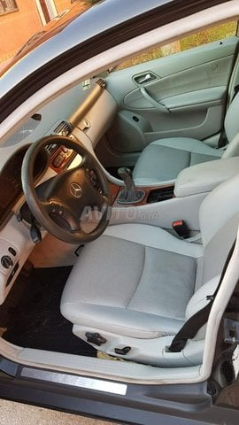 Voiture Mercedes benz Classe c 2002 au Maroc Essence - 10 chevaux