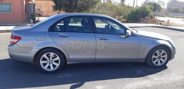 Voiture Mercedes benz 220 2009 au Maroc Diesel - 8 chevaux