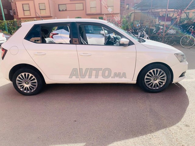 Voiture Skoda Fabia 2017 au Maroc Essence - 6 chevaux