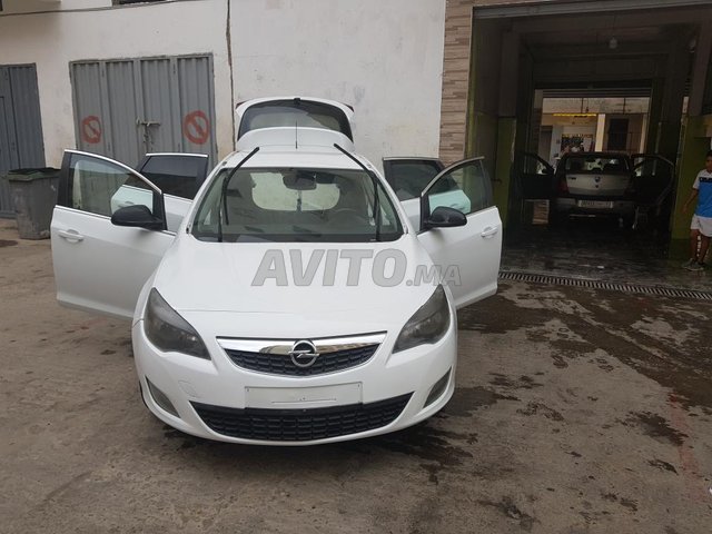 Voiture Opel Astra 2011 au Maroc Diesel - 8 chevaux