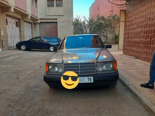 Voiture Mercedes benz R250 1987 au Maroc Essence