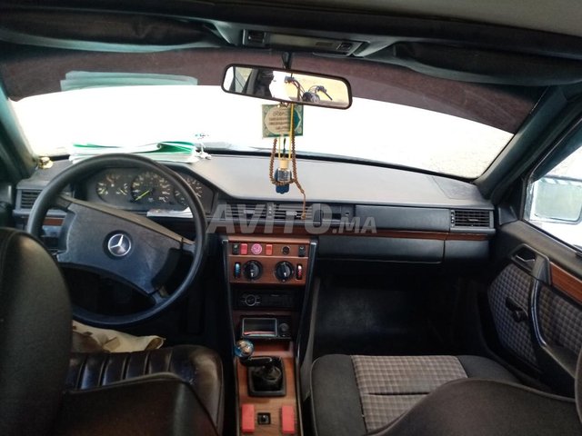 Voiture Mercedes benz R250 1982 au Maroc Diesel