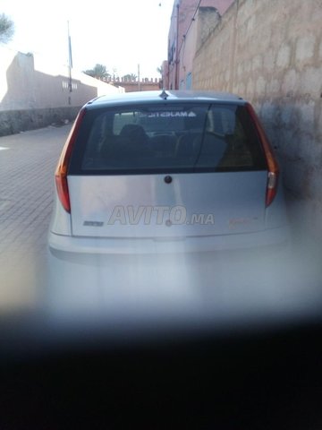 Voiture Fiat Punto 2000 au Maroc Diesel