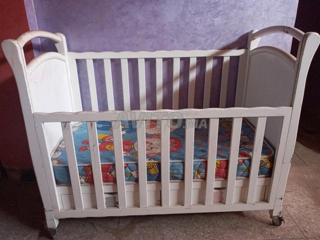 Lit Pour Bebe Avec Matelas Gratuite Equipements Pour Enfant Et Bebe A Casablanca Avito Ma