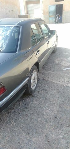 Voiture Mercedes benz R250 1990 au Maroc Diesel - 8 chevaux