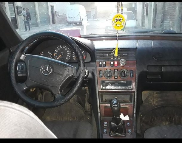 Voiture Mercedes benz 220 1996 au Maroc Diesel