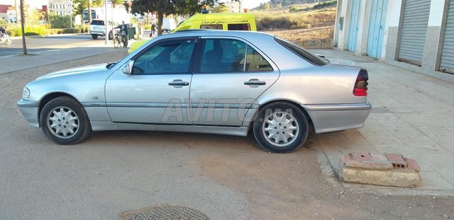 Voiture Mercedes benz R250 1998 au Maroc Diesel - 10 chevaux