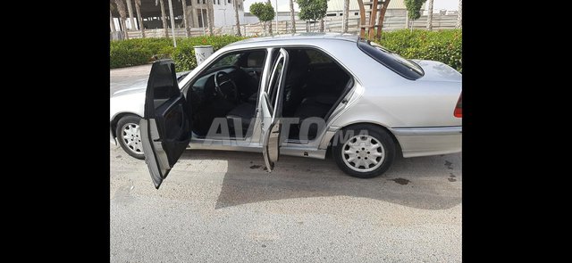 Voiture Mercedes benz 220 1998 au Maroc Diesel - 8 chevaux