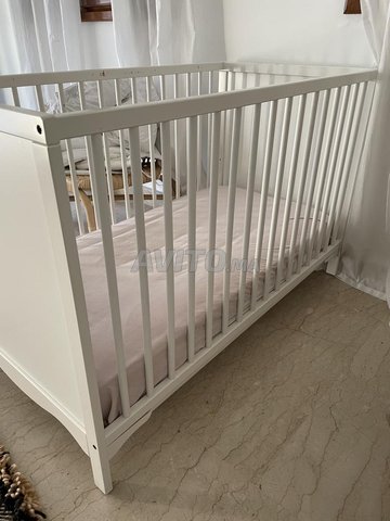 Lit Bebe Ikea Et Matelas Simmons Baby تجهيزات للأطفال و الر ض ع ب الدار البيضاء Avito Ma