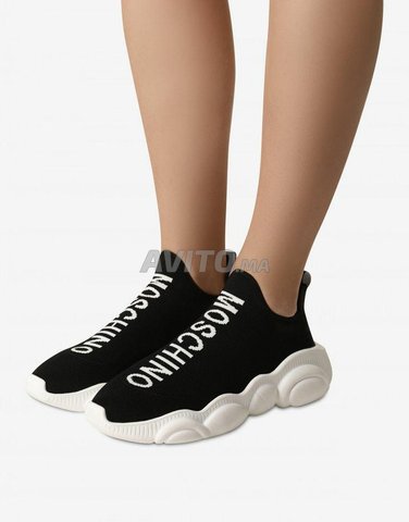 moschino chaussure chaussette