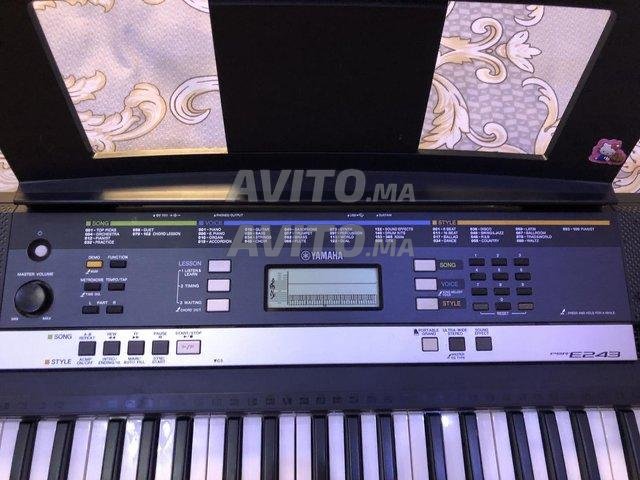 Un piano en bon état ( Yamaha ) ( à vendre )  - 4
