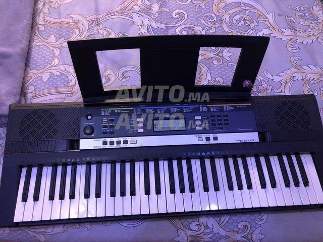 Un piano en bon état ( Yamaha ) ( à vendre )  - 2