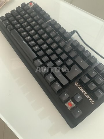 PC Gamer avec clavier souris casque et mannette - 2