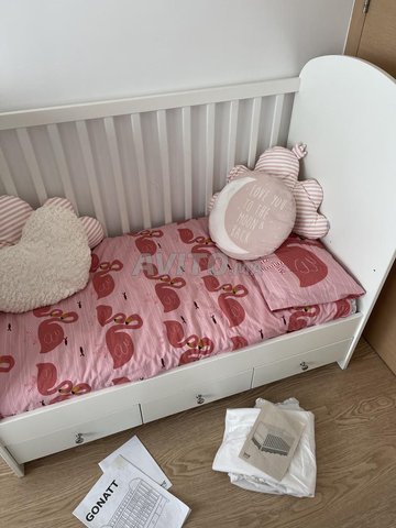 Lit bébé évolutif IKEA et accessoires - 6
