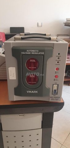 Stabilisateur de Régulation de Tension Electrique 220V VMark