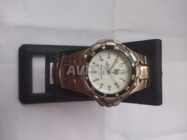 Montre en acier Lip 3 ATM Water r sistant Montres et Bijoux