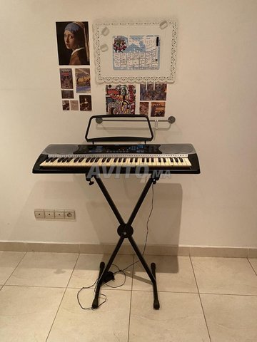 Piano bonne qualité, avec pupitre et support, Instruments de Musique à  Rabat