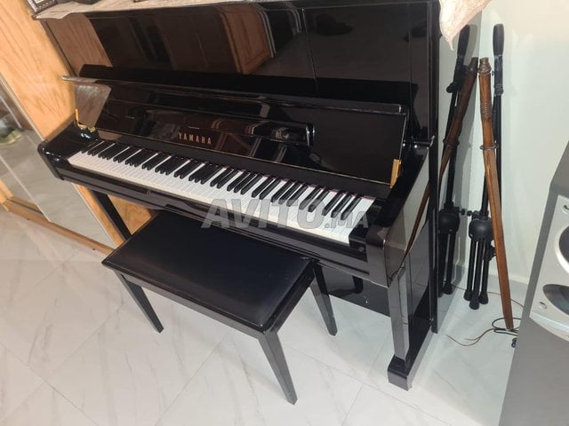 Piano bonne qualité, avec pupitre et support, Instruments de Musique à  Rabat