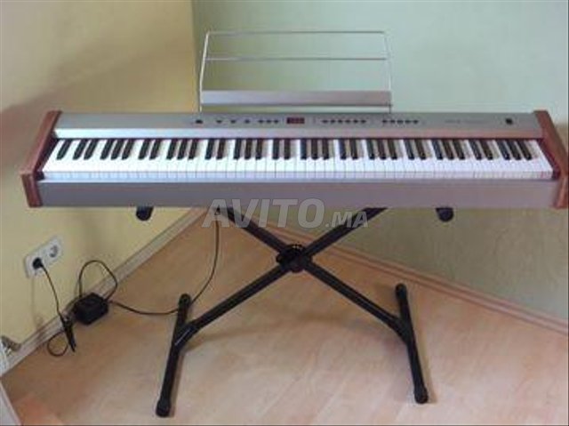 Piano bonne qualité, avec pupitre et support, Instruments de Musique à  Rabat