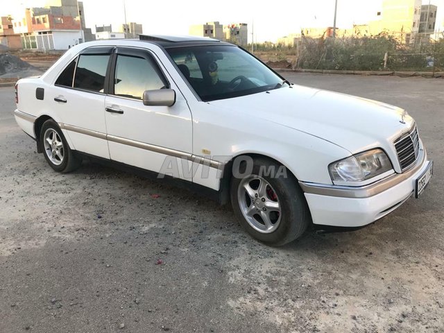 Voiture Mercedes benz 220 1995 à rabat Diesel - 9 chevaux