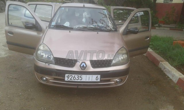 Voiture Renault Clio 2003 à meknès Essence - 8 chevaux
