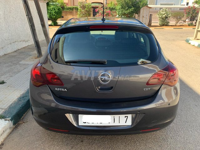 Voiture Opel Astra 2011 à salé Diesel