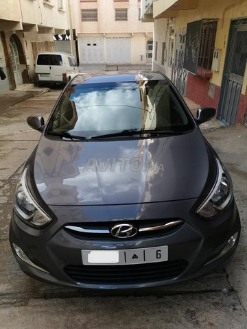 Voiture Hyundai Accent 2015 à azrou Diesel - 6 chevaux