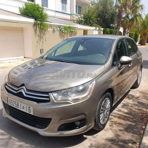 Voiture Citroen C4 2011 à rabat Essence - 8 chevaux