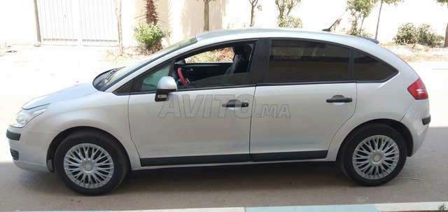 Voiture Citroen C4 2005 à rabat Essence - 8 chevaux