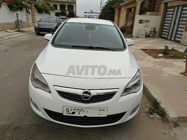 Voiture Opel Astra 2012 à khouribga Diesel - 7 chevaux