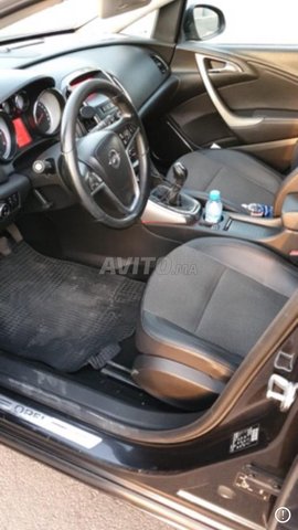 Voiture Opel Astra 2012 à agadir Diesel