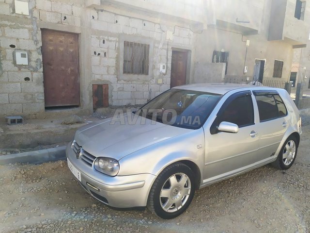Voiture Volkswagen Golf 4 2001 à laâyoune Diesel - 8 chevaux