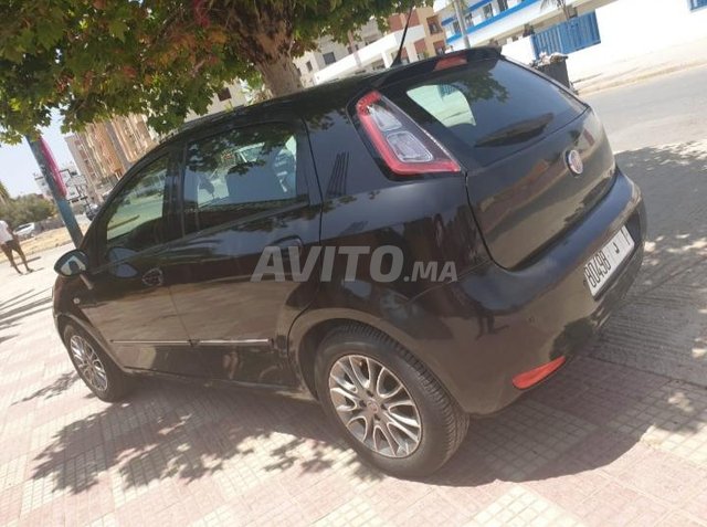Voiture Fiat Punto 2013 à salé Essence - 7 chevaux