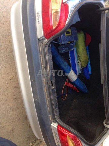 Voiture Toyota Avensis 2003 à berkane Essence