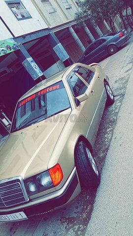 Voiture Mercedes benz R250 1987 à tanger Essence