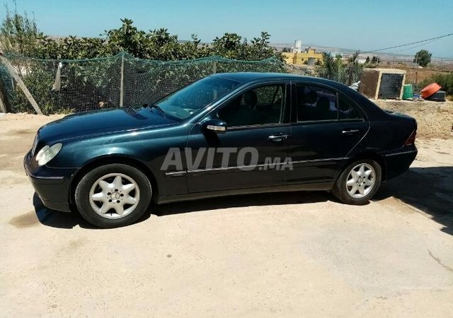 Voiture Mercedes benz 220 2003 à nador Diesel - 9 chevaux